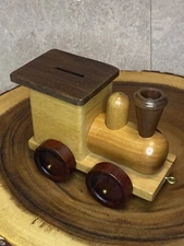 Vintage WOODEN TRAIN ENGINE COIN BANK w/Lock Die Drechselstube Germany NEW