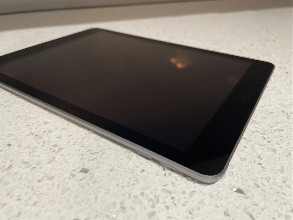 Apple iPad 5th Gen. 32GB, Wi-Fi, 9.7in - Space Grey, A1822, AU Stock - Image 4 of 4