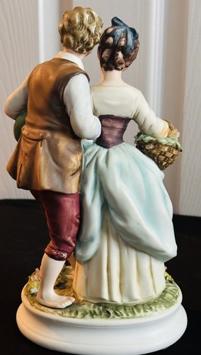 Napco Figurine Young Love #8528 Hand Painted Japan 9 “X 5.5” Classic Gallery - Picture 6 of 8