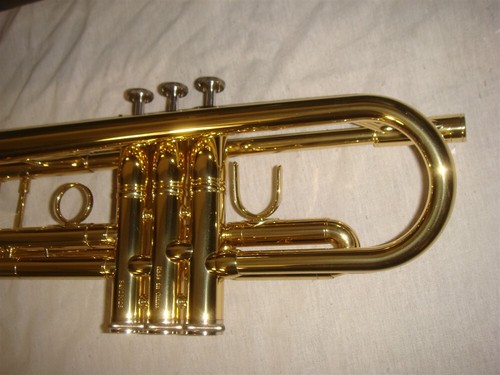 KING KTR411 PERFORMANCE SERIES Bb MARCHING TRUMPET LAQUER FINISH - Picture 7 of 16