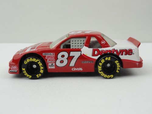 1993 Matchbox Racing Super Stars 1/64 Joe Nemechek #87 Dentyne - LOOSE - Picture 2 of 7