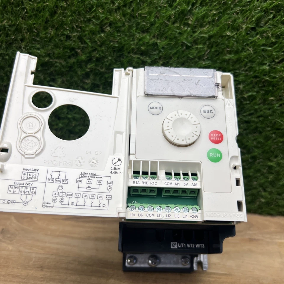 ATV12P055M2 - SCHNEIDER ELECTRIC - ATV12P055M2 - VARIATEUR 0,55 Kw  #29m - Photo 2/4