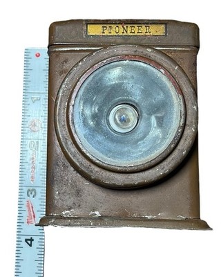 Vintage 1930s Pioneer Tin Flashlight Lantern   Hunter Graphic, Rare Collectible