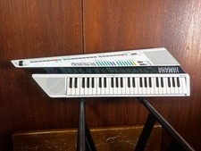 YAMAHA SHS-200 FM Digital Keyboard with MIDI Keytar w/ bag strap