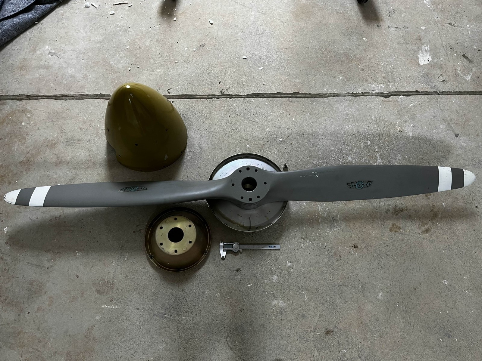 Sensenich 70CM6S9-0-77 Aluminum Airplane Propeller w/ Metal Spinner & Backplate