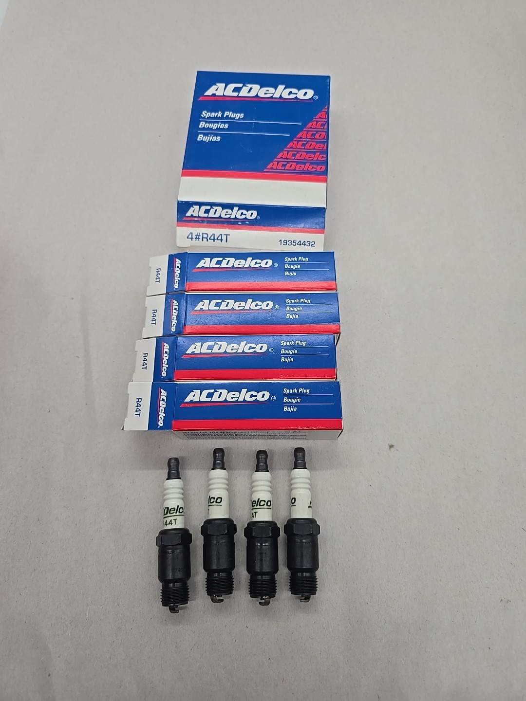 ACDelco Spark Plugs R44T Box of 4