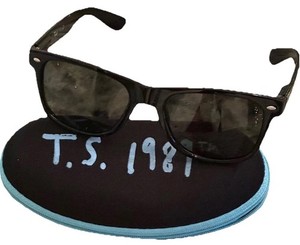 Taylor Swift Original 1989 Black Sunglasses with Case Taylor Swift 1989 Sunglasses With Case(s) main image 4