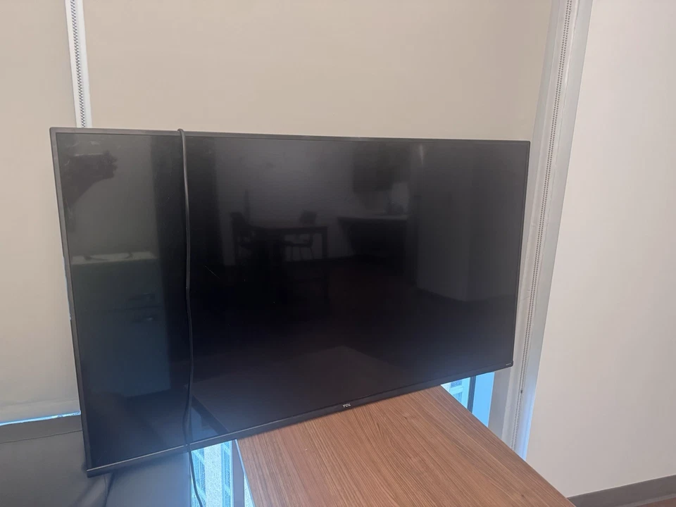 TV TCL, 68 pulgadas, negro Foto 2 de 4