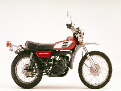 1977 YAMAHA DT400 DT 400 FRAME STEERING TRIPLE TREE TOP AND LOWER