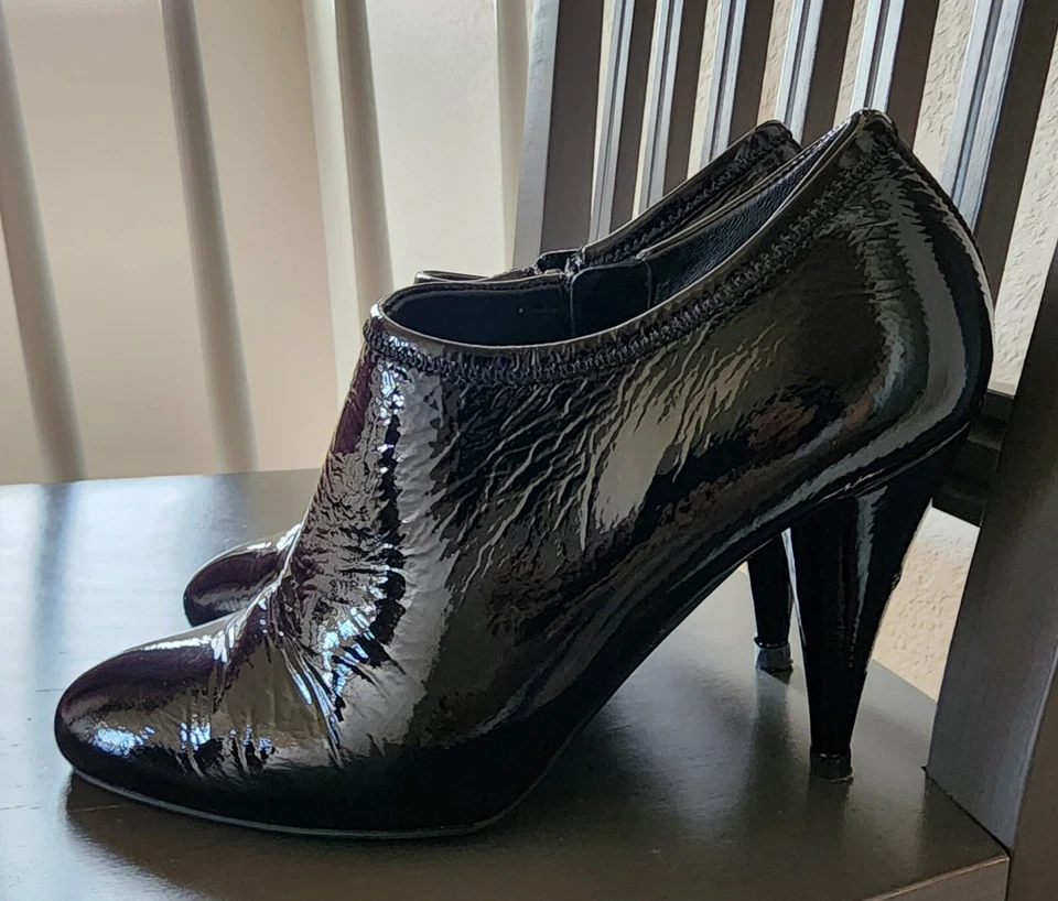 Botines Prada charol negro talla 38,5 Foto 3 de 4