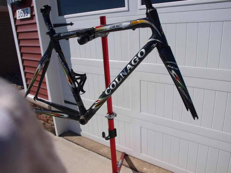 Cuadro de carbono COLNAGO EPS 'Art Decor' frenos de llanta 52s Foto 2 de 4