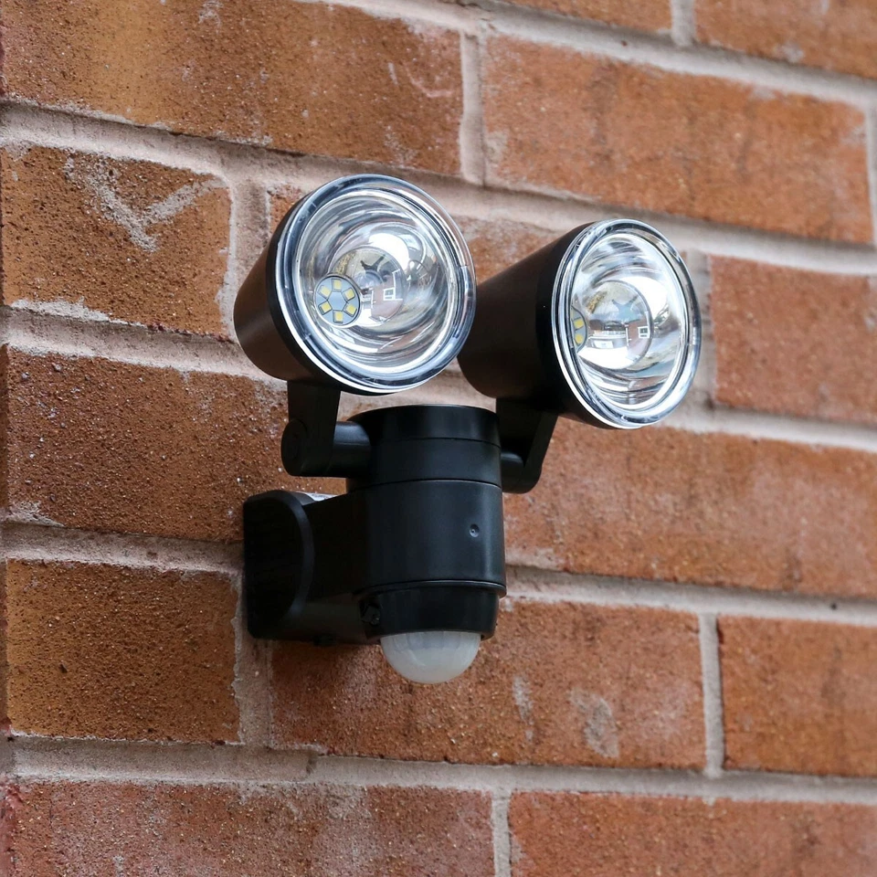 Battery LED PIR Motion Sensor Security Wall Light | Outdoor Garden Adjustable - Image 3 of 4