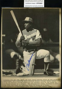 Hank-Aaron-Psa-Dna-Coa-Autograph-8x10-1974-Wire-Photo-Hand-Signed-Authentic