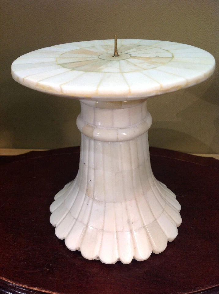 Candelabro festoneado pedestal de piedra mosaico blanco crema marfil de colección Foto 3 de 4