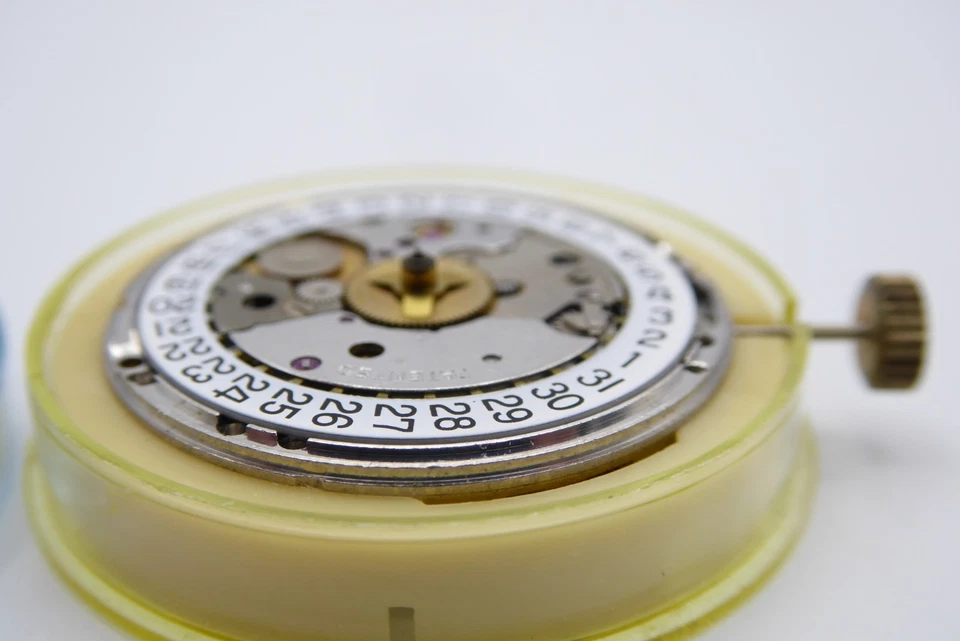 Movimiento automático suizo Certina 25-011 Foto 3 de 4