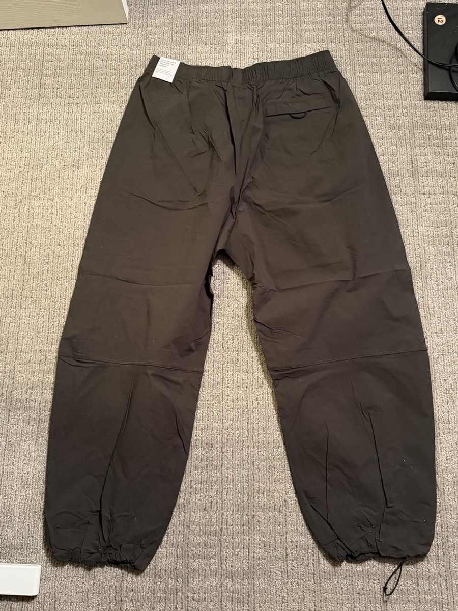 Size Large - Men's Nike Tech Woven Oversized Pant Olive Green