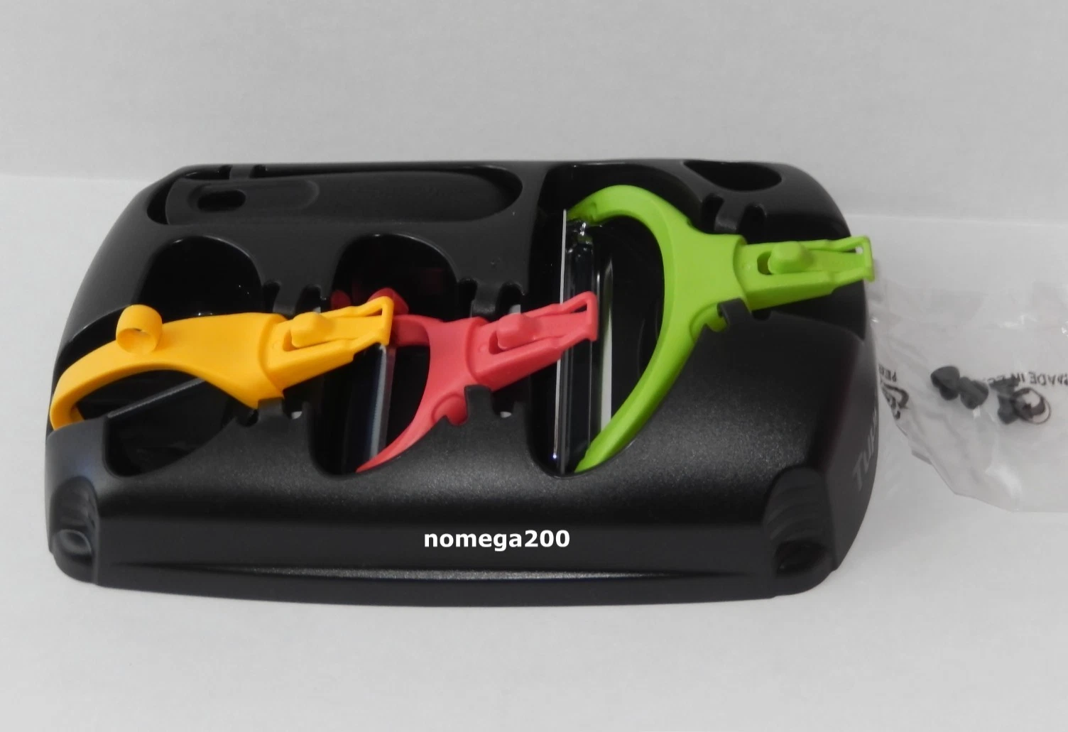 Tupperware Click Series 3 Peeler System 3 Peelers with Handle and Holder Black
Opens in a new window