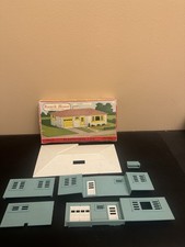 Plasticville USA 1603 100 Ranch House Blue Vintage Bachmann Model Building Kit