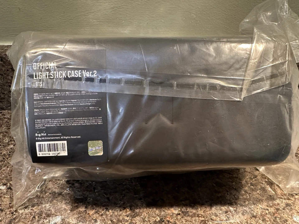 BTS Custodia Ufficiale Light Stick Ver 2 Borsa Bomba Esercito NUOVA Sigillata - Immagine 2 di 4