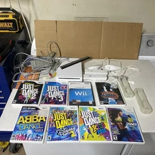 Nintendo Wii Console Dance Bundle 8 Game Bundle & 2 Controllers & Nunchucks Lot