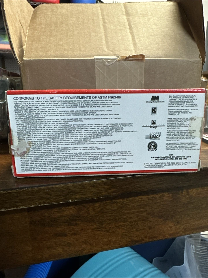 1993 Racing Champions 1/43 Scale Alan Kulwicki Ford Thunderbird #7 - Image 4 of 4