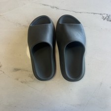 Adidas Yeezy Slides Size 11 Men  s Used Slate Grey Super Comfy NO BOX