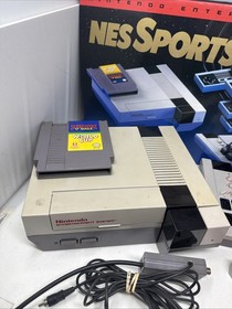 Nintendo Entertainment System NES Sports Set Console w zapper & 6 controllers
