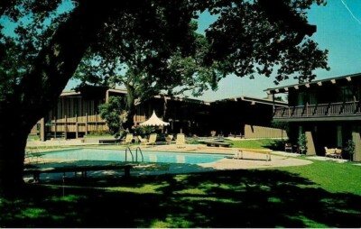 Mark Thomas Inn at Del Monte, Monterey, California. Chrome Postcard, Ames Photo