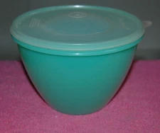 Vintage MCM Tupperware Crisp It Jadeite Green Lettuce Bowl With Lid 679 680