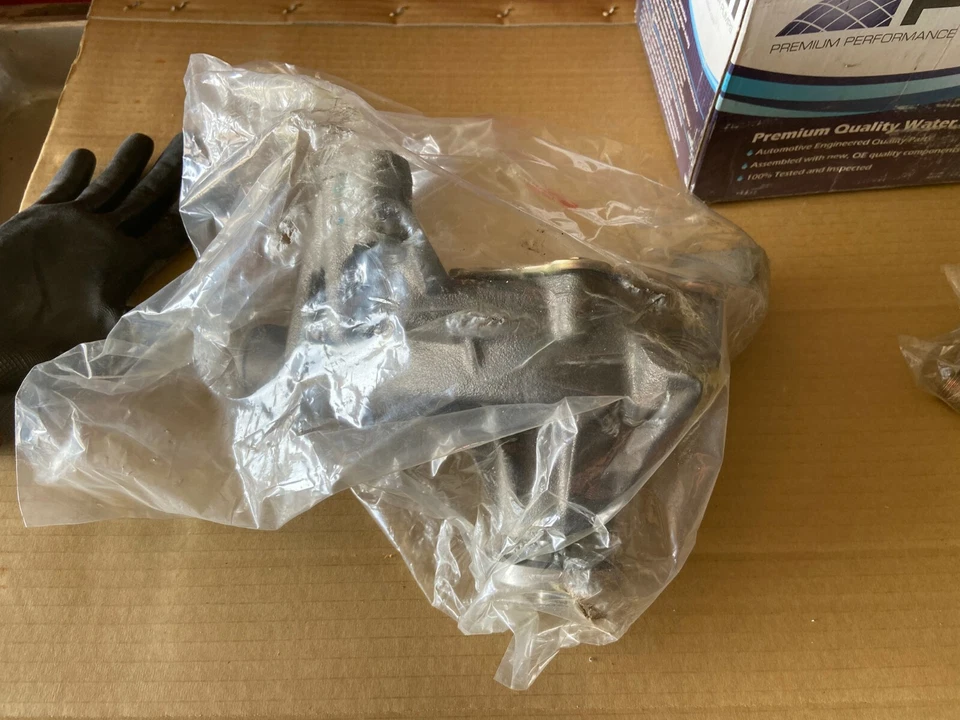 Una nueva bomba de agua con juntas Bortek 20294 Foto 4 de 4