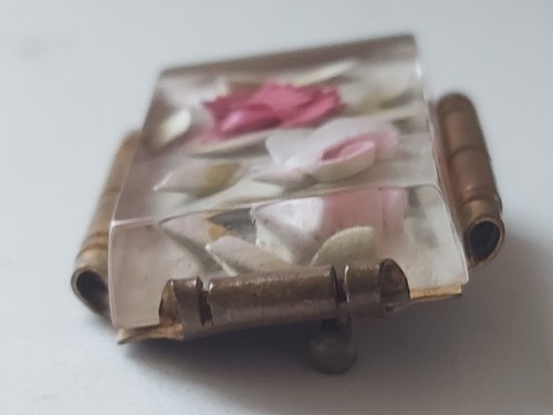 Vintage French Lucite Brooch Pink Flowers Brass Setting - Picture 8 of 15