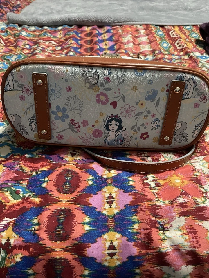 Disney Blancanieves Dooney and Bourke Foto 3 de 4