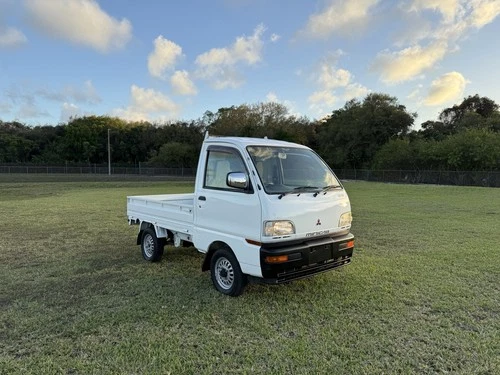 1997 Mitsubishi Minicab 4WD. A/C. 55k miles.