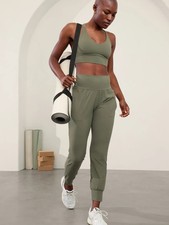 Athleta S SMALL Salutation Jogger, Jungle Green SOFT Yoga Pants Joggers NWT NEW