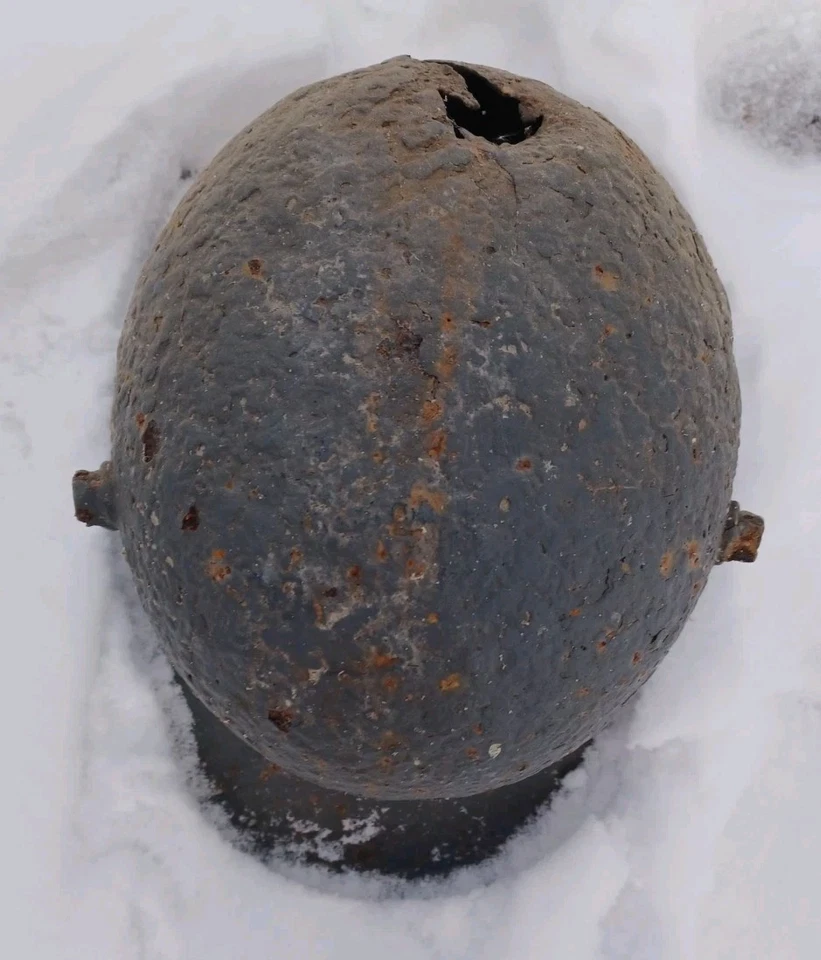 WWI German soldier helmet  - Image 2 of 3