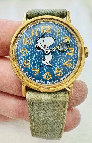 Vintage Snoopy Tennis Character Watch Gold Tone Needs Crystal Repair Blue Dial