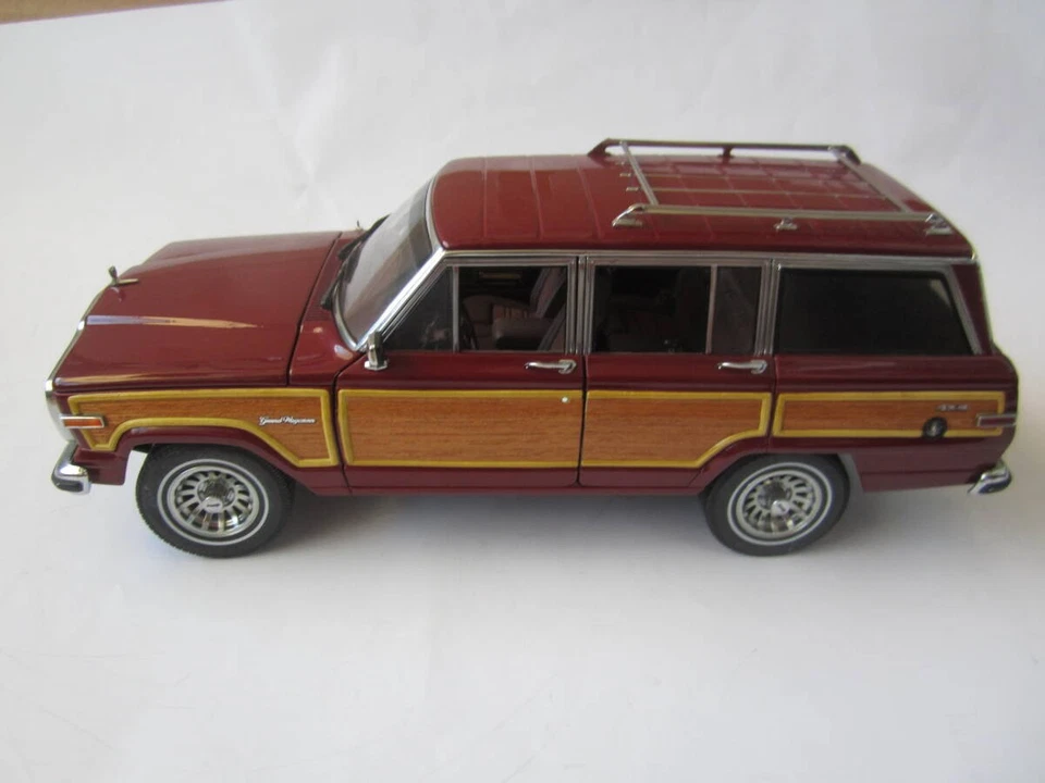AUTOart 1/18 Scale JEEP Grand Wagoneer Red Diecast Model Car - Image 2 of 4