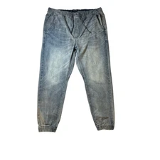 Signature Levi Strauss and Co. designed in USA size extra large measures 38x30