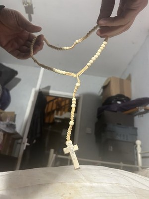 Weiße Rosenkranzperlen aus Holz