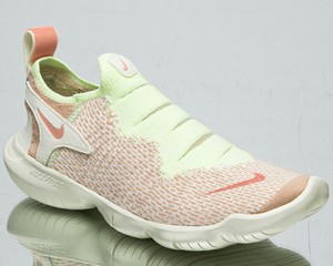 nike free run flyknit pink