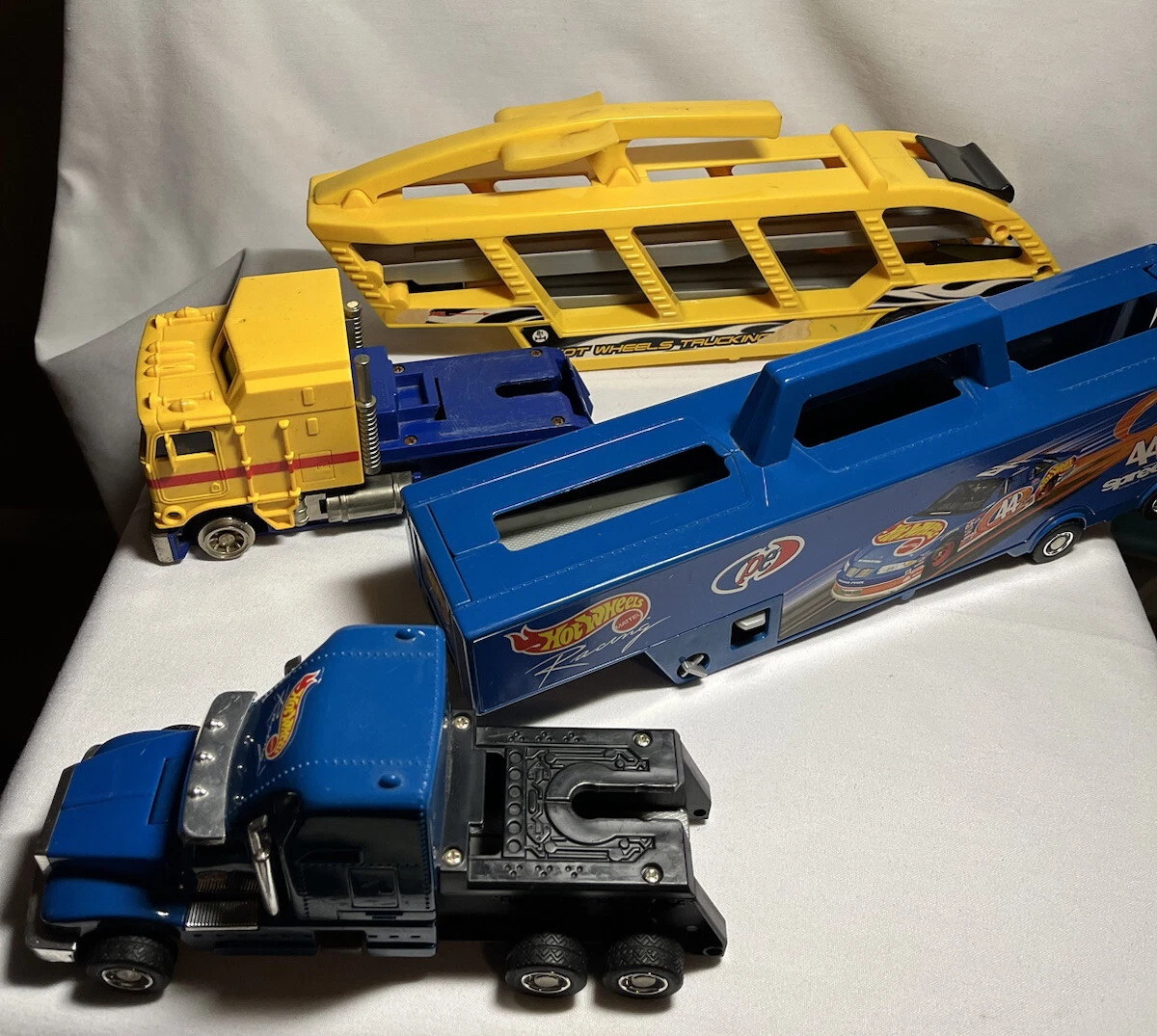 Hot wheels best sale car transporter