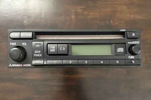 Mitsubishi Outlander & Montero AM FM CD radio receiver OEM  MN141488  DY-2U45W