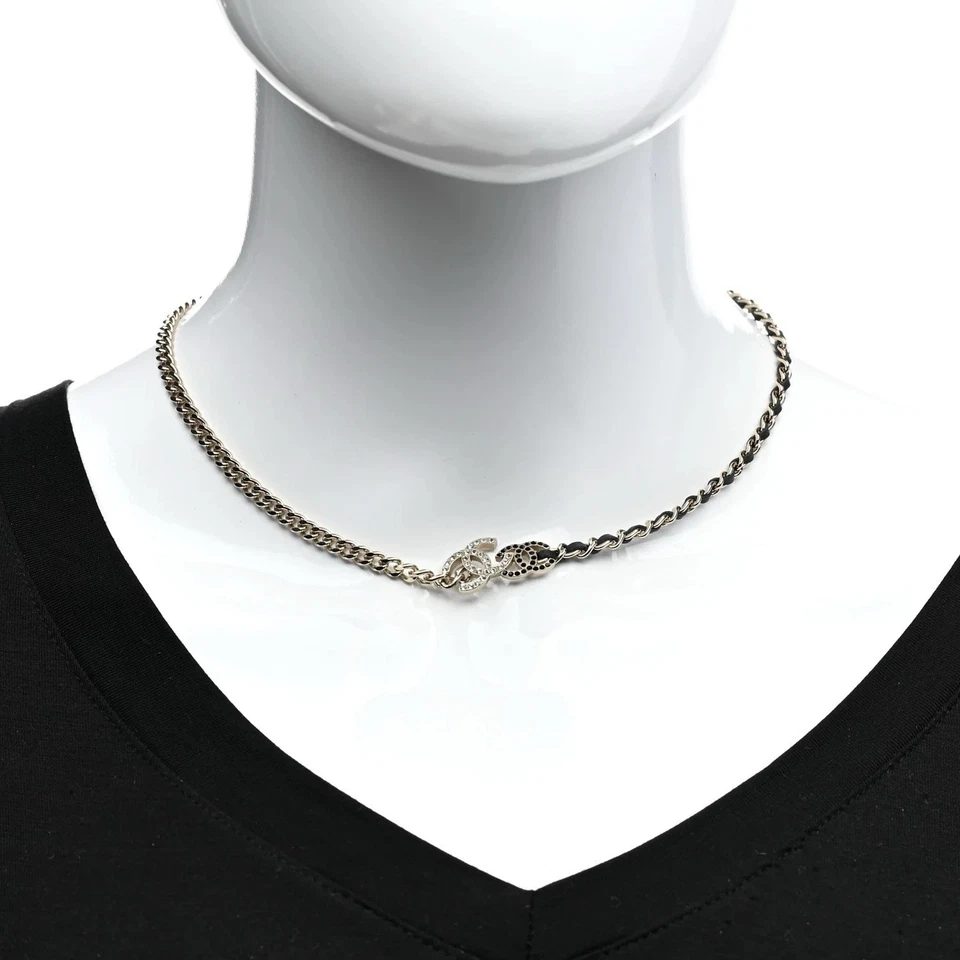 Collar Gargantilla Chanel Cristal Doble CC Oro Negro Foto 2 de 4