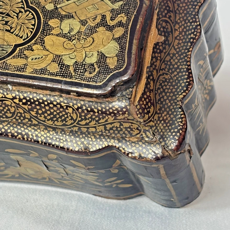 Caja de presentación decorada dorada laca marrón con abanico de mano de colección ajustada y forrada Foto 2 de 4