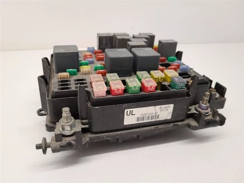 2003-2006 CHEVROLET AVALANCHE 1500 Engine Fuse Box 15201930-01 Foto 2 de 4