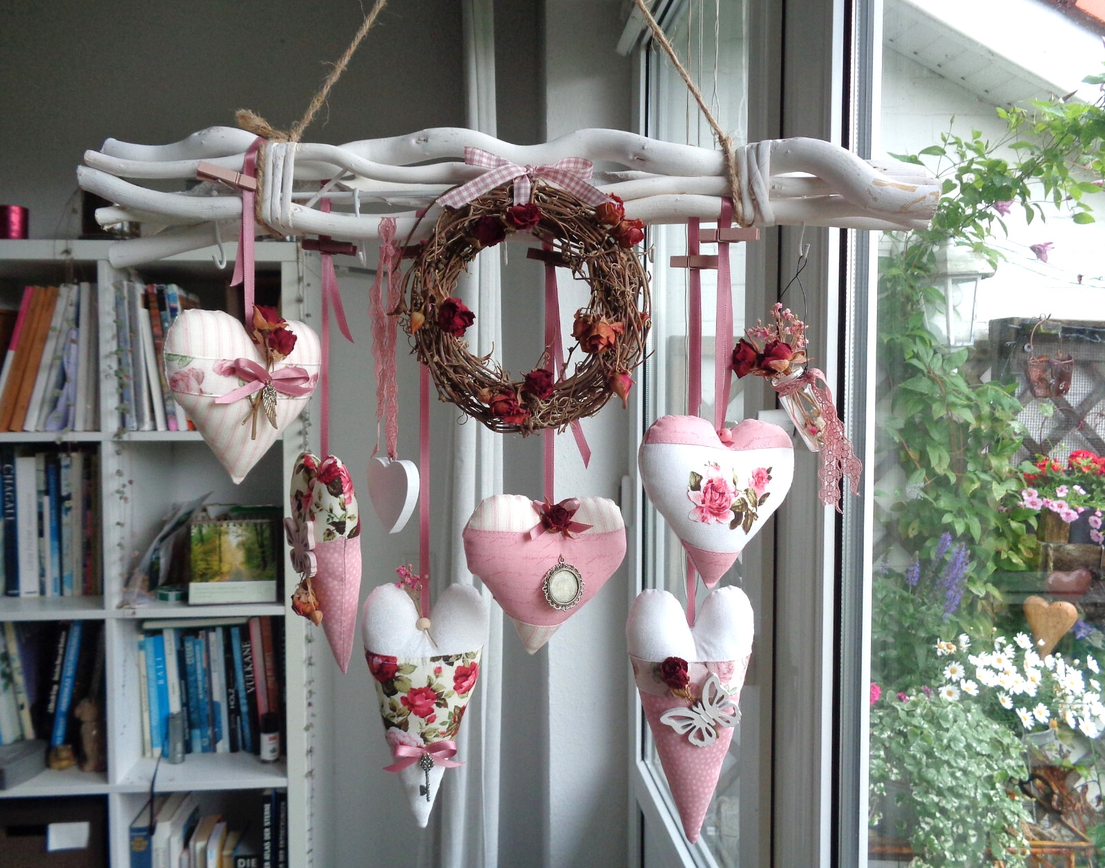 Asthänger Fensterdekoration Shabby Holzasthänger mit Stoffherzen Landhaus rosa