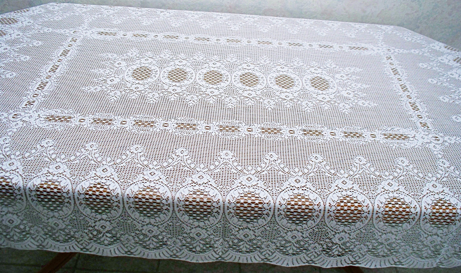 Valencia 60x84 White Rectangle Tablecloth Oxford House NWOT