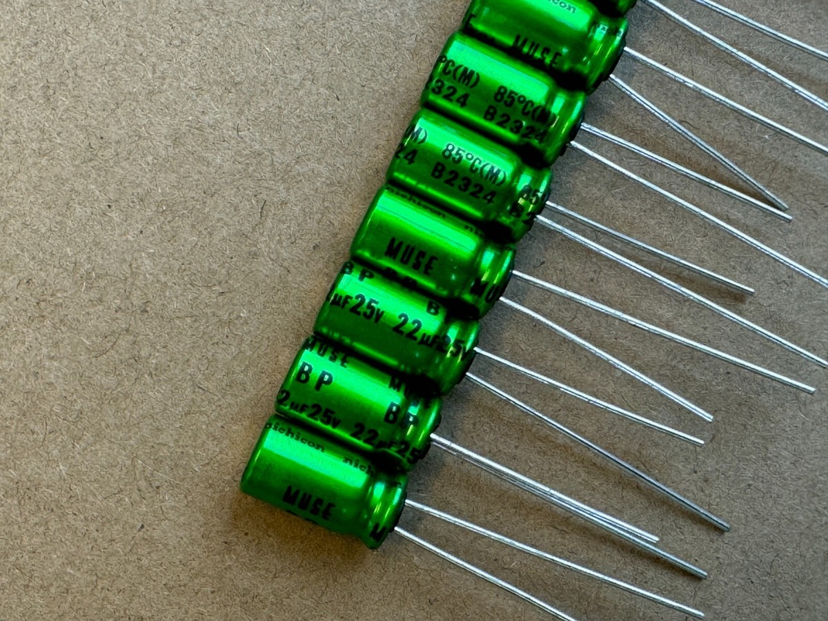 10 Nuovi Condensatori Radiali Bipolari Nichicon Muse 3,3 Uf 50 V - Foto 8