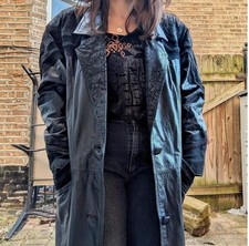 Vintage Black Leather Jacket From The 80s/90s In Excellent Condition