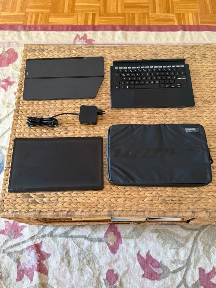 Asus T3300k Vivobook 13 Slate OLED 2 in 1 Tablet Notebook mit Displayschaden